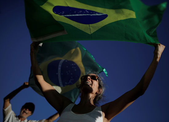 رفع العلم البرازيلى