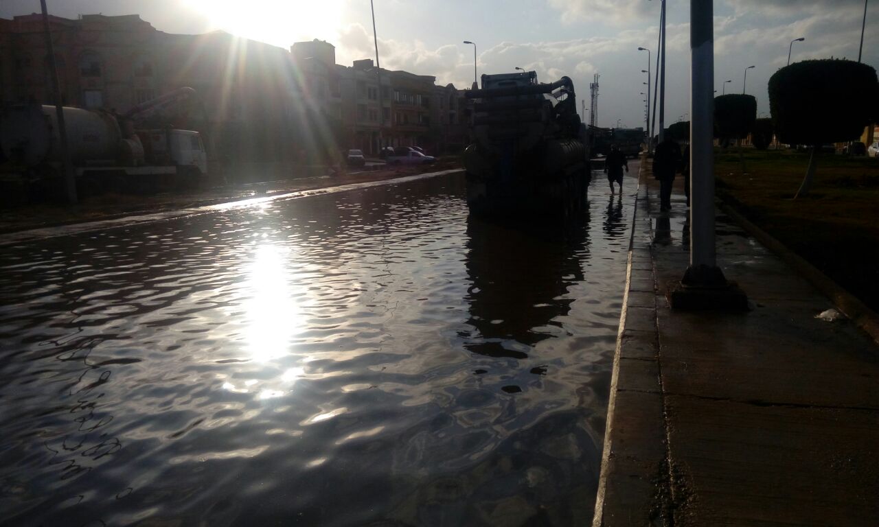 الشارع أثناء الغرق بالمياه