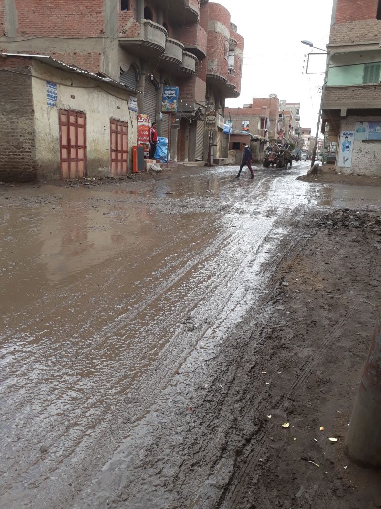 قارئ يطالب بتدخل المسئولين لشفط مياه الأمطار بعد غرق شوارع منية النصر اليوم السابع