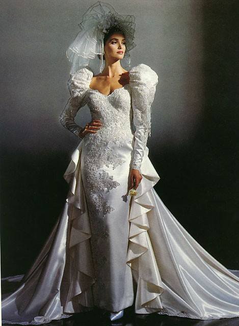 تصميمات فساتين زفاف التسعينات 
