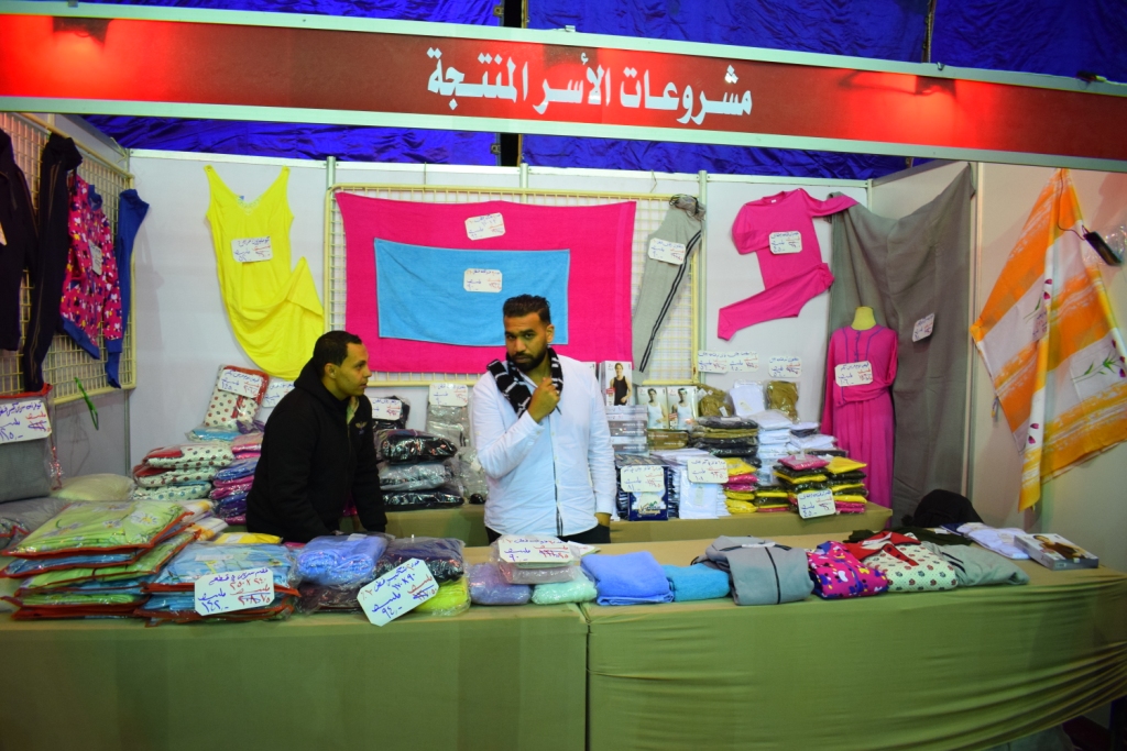              ملابس بأسعار مناسبة داخل بايكات معرض ديارنا