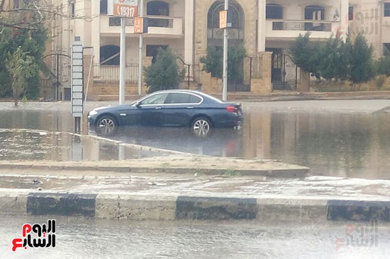 غرق شارع التسعين بمياه الأمطار (1)