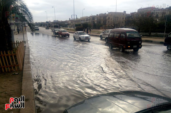 غرق شارع التسعين بمياه الأمطار (8)