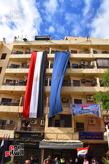 علم مصر والداخلية يكسو مبنى مديرية أمن الأقصر