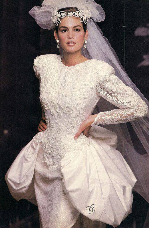 تصميمات فساتين زفاف التسعينات 