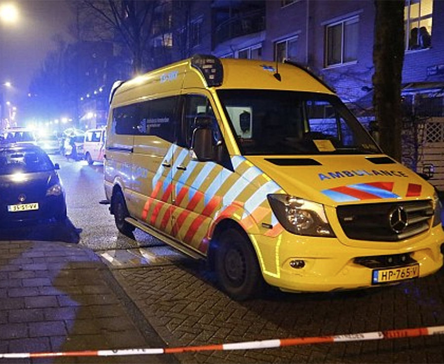 وصول الشرطة الهولندية إلى موقع الحادث