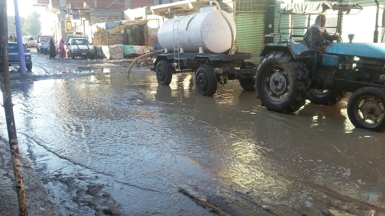 أمطار غزيرة تغرق شوارع مدن البحيرة  (8)