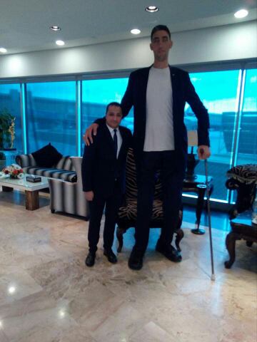 أطول رجل في العالم التركي سلطان كوسين (1)