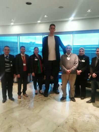أطول رجل في العالم التركي سلطان كوسين (5)