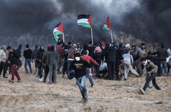 اشتباكات عنيفة بين قوات الاحتلال الإسرائيلى والفلسطينيين بقطاع غزة