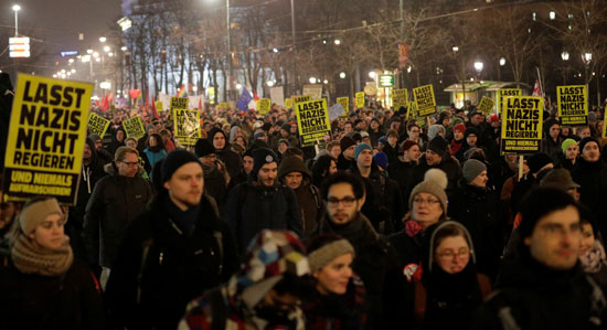 آلاف المتظاهرين فى فيينا