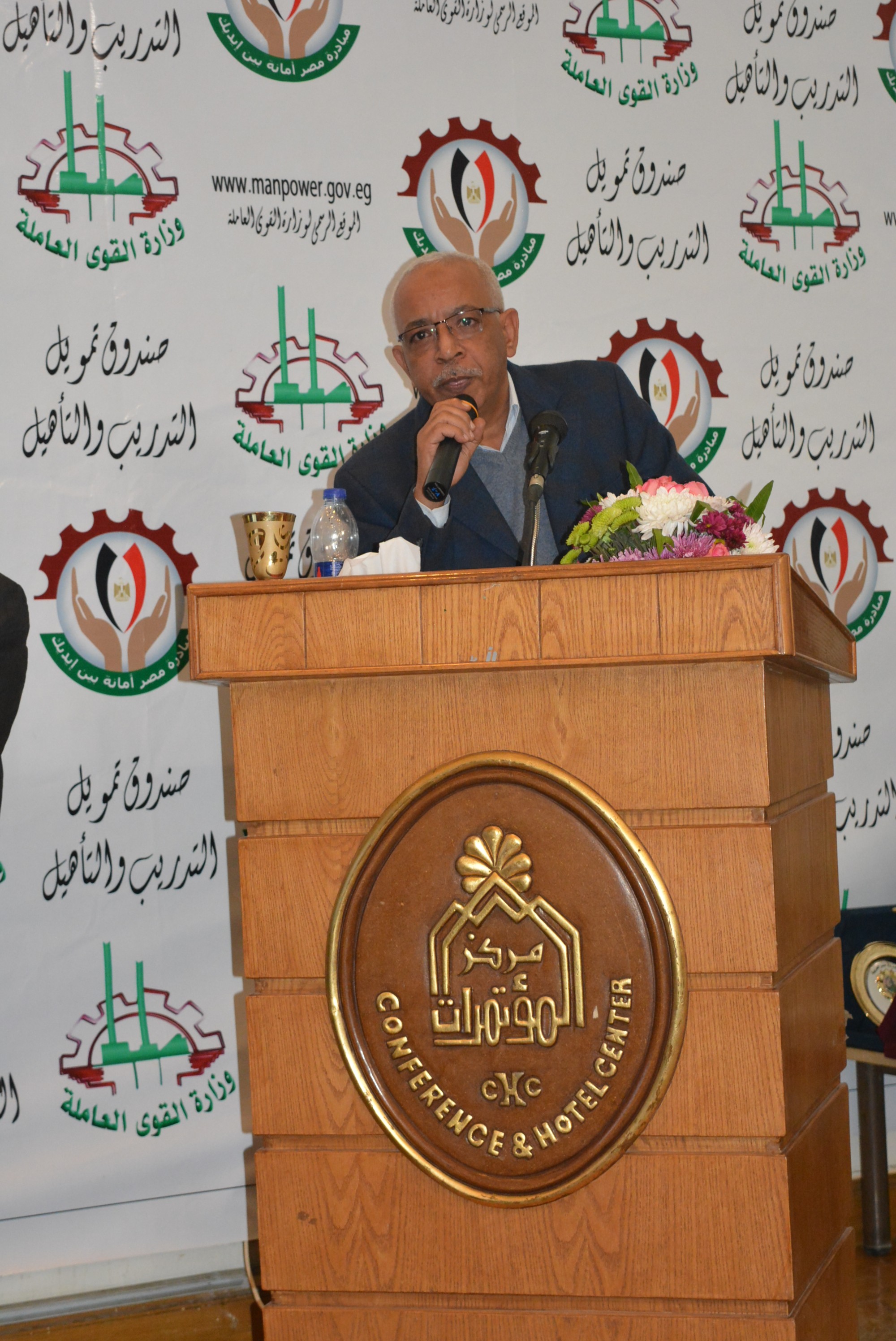 محمد سعفان وزير القوى العاملة (6)