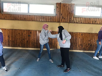 طالبات جامعة القاهرة خلال تدريبات الدفاع عن النفس (7)