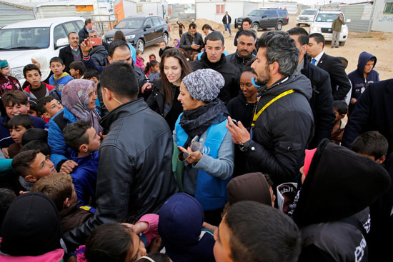 استقبال اللاجئين لأنجيلينا جولى 