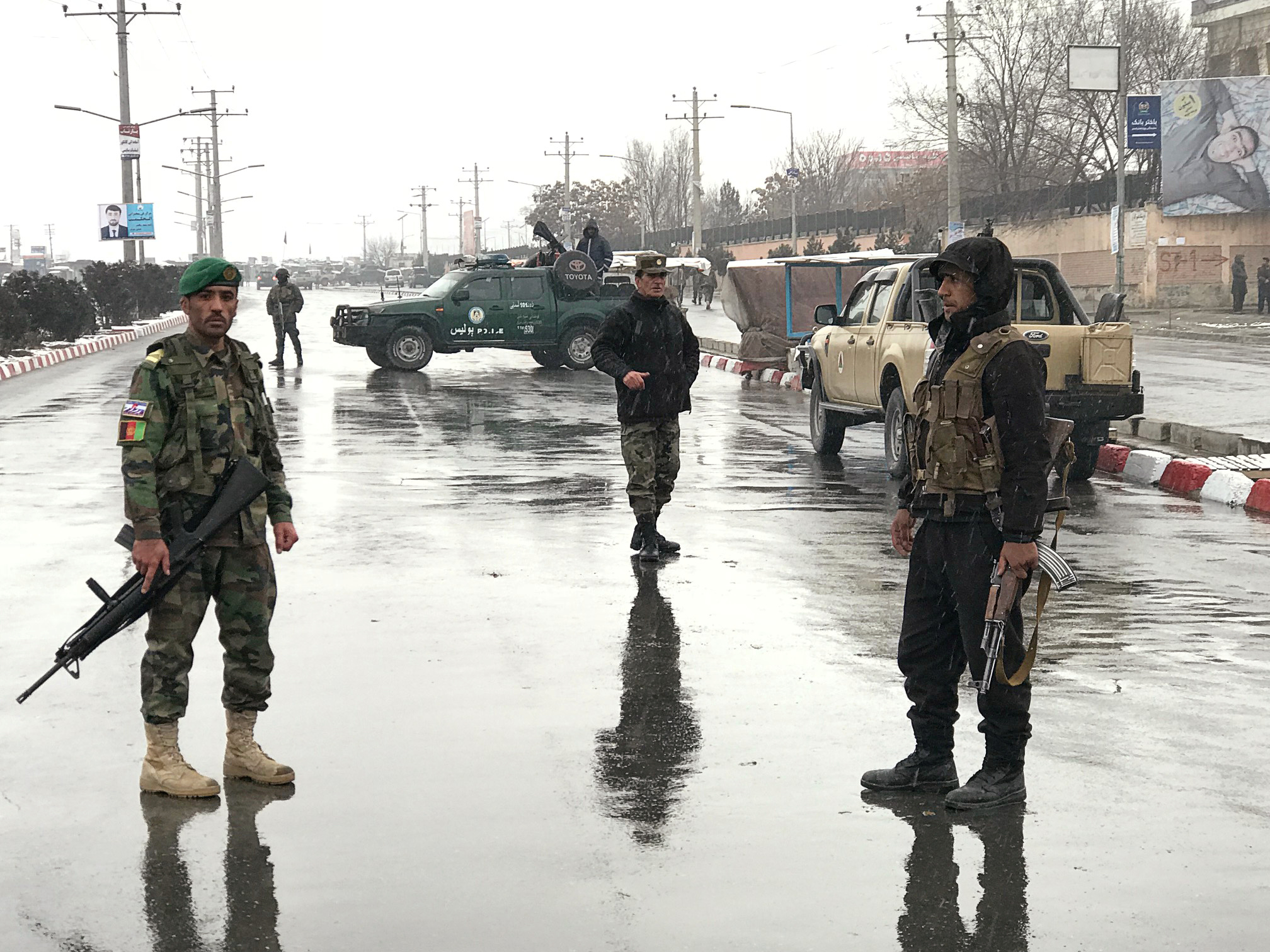 الشرطة الأفغانية في محيط الحادث