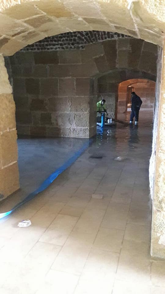 خلال أعمال شفط المياه من سراديب قلعة قيتباى (5)