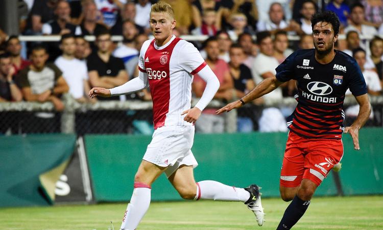 دى لايت لاعب أياكس هدف بايرن ميونخ دى لايت لاعب أياكس هدف بايرن ميونخ