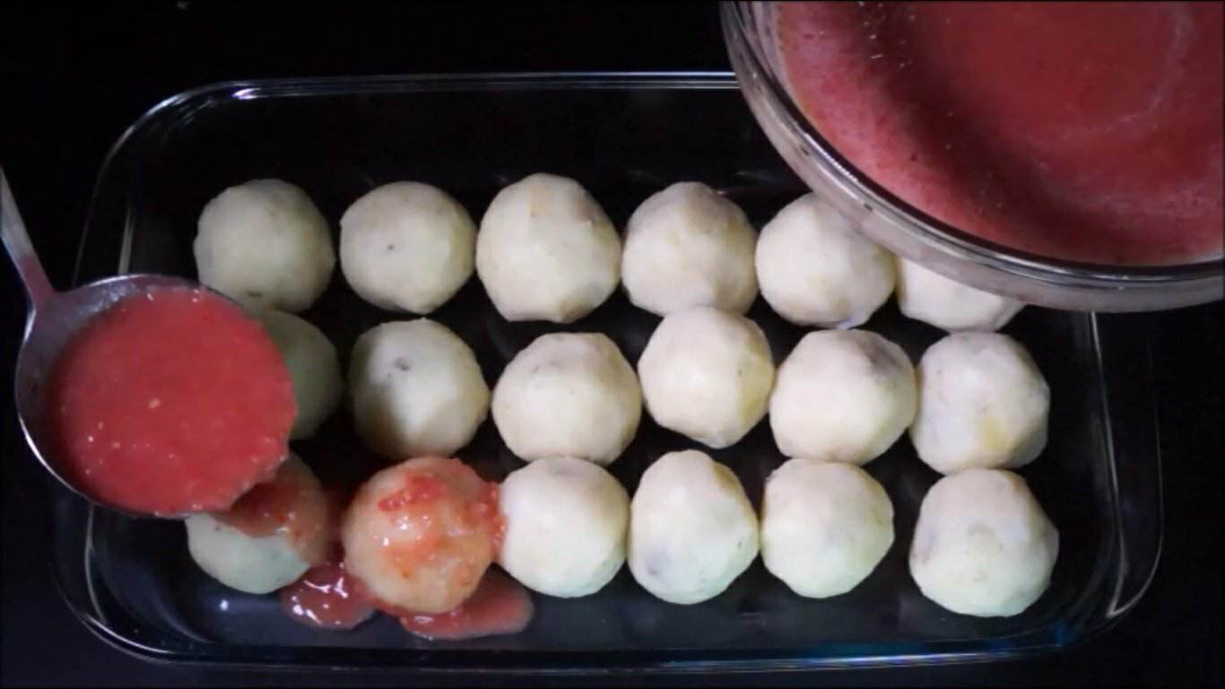 طريقة عمل كرات البطاطس باللحمة (4)