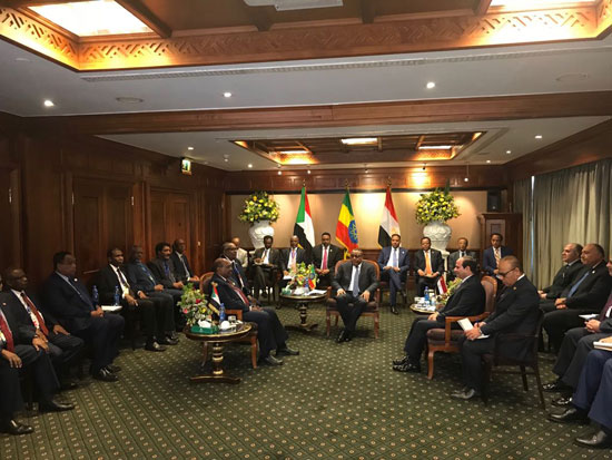 عبد الفتاح السيسي ونظيره السوداني عمر البشير ورئيس وزراء إثيوبيا هايلا ميريام 