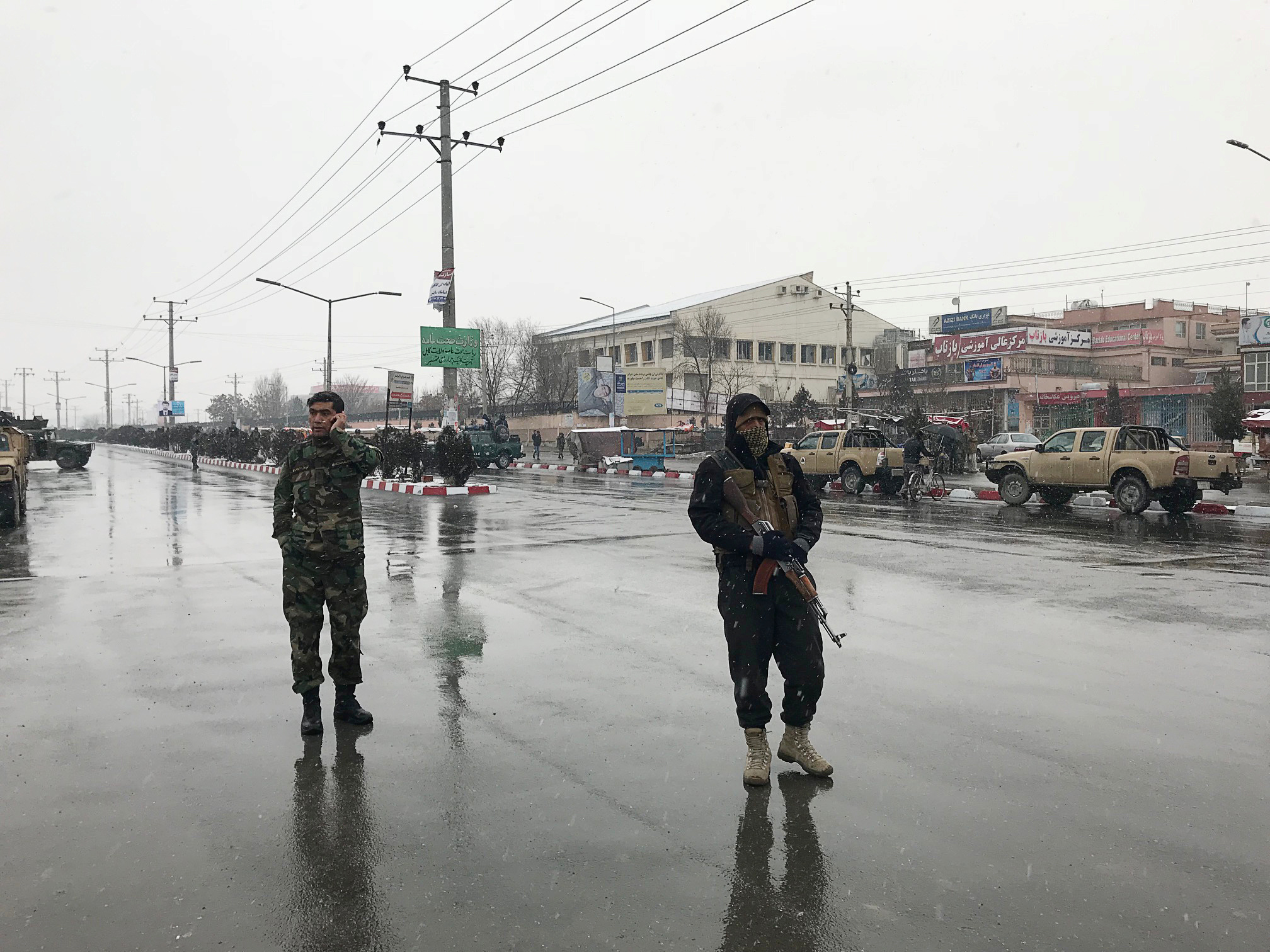 انتشر الشرطة الأفغانية في محيط الحادث