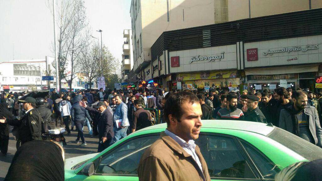ميدان انقلاب (الثورة) فى العاصمة طهران