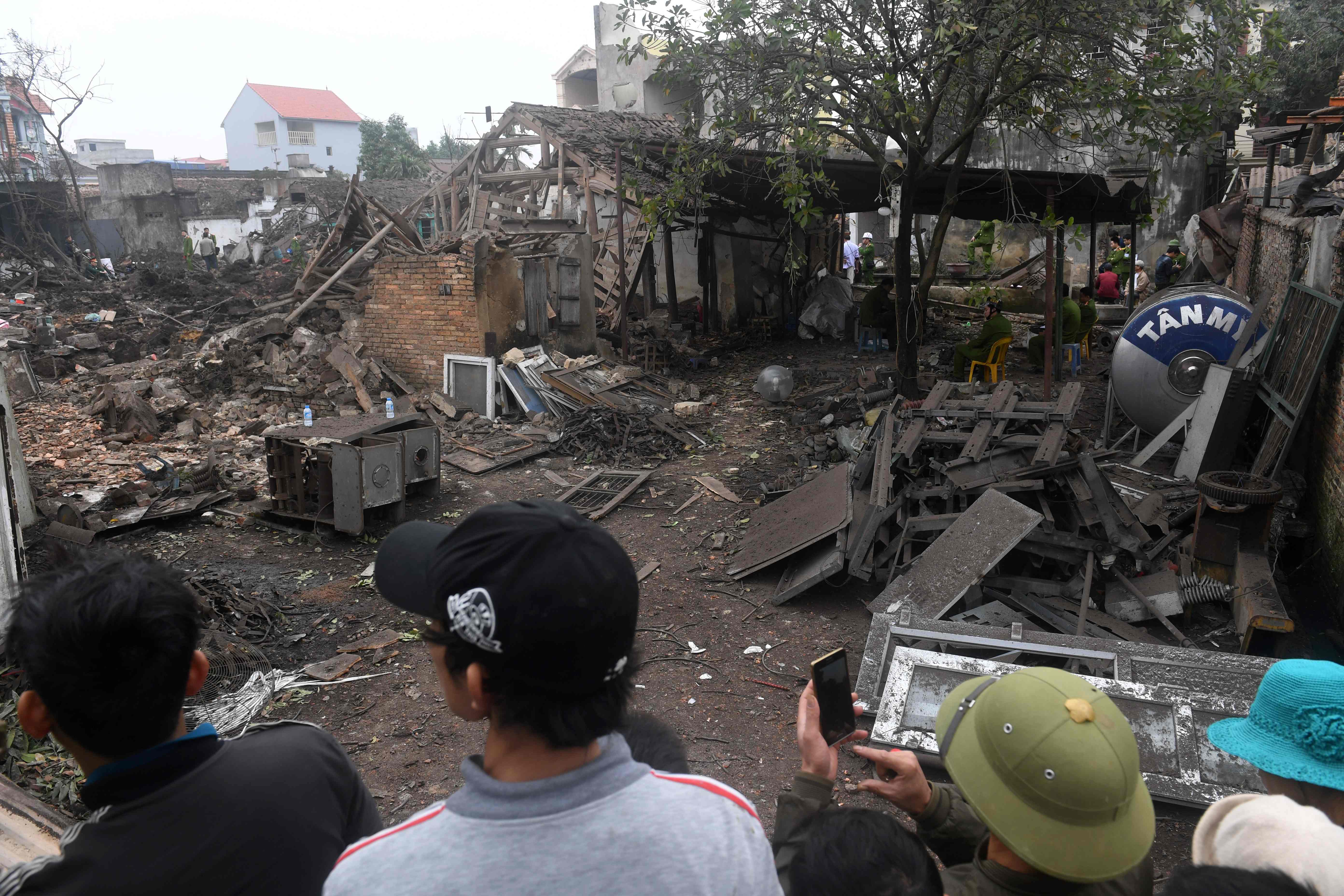 تحطم منزل جراء الانفجار فى فيتنام