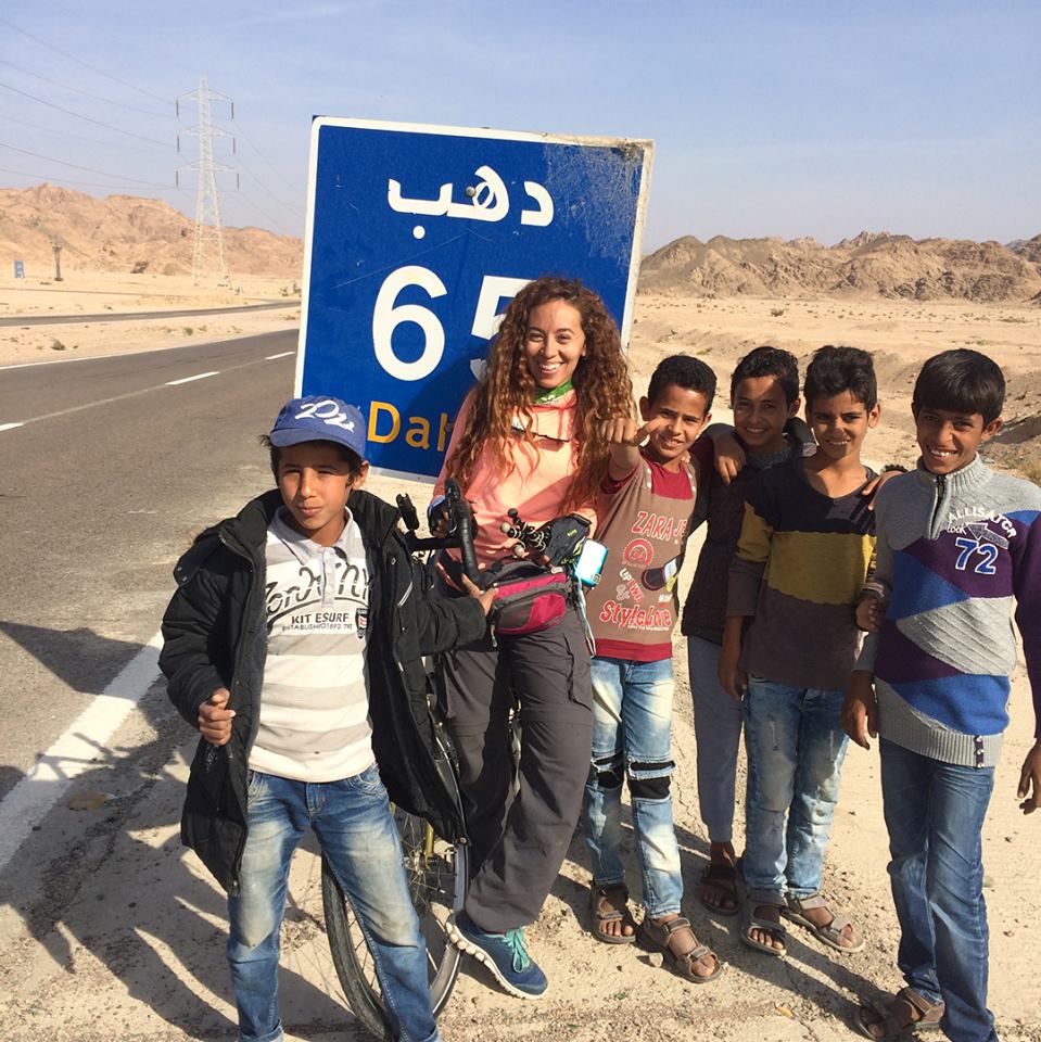 أصدقاء اكتسبتهم همسة في طريقها لدهب