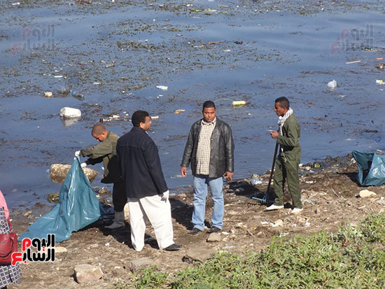 جانب من حملات تنظيف نهر النيل فى الأقصر