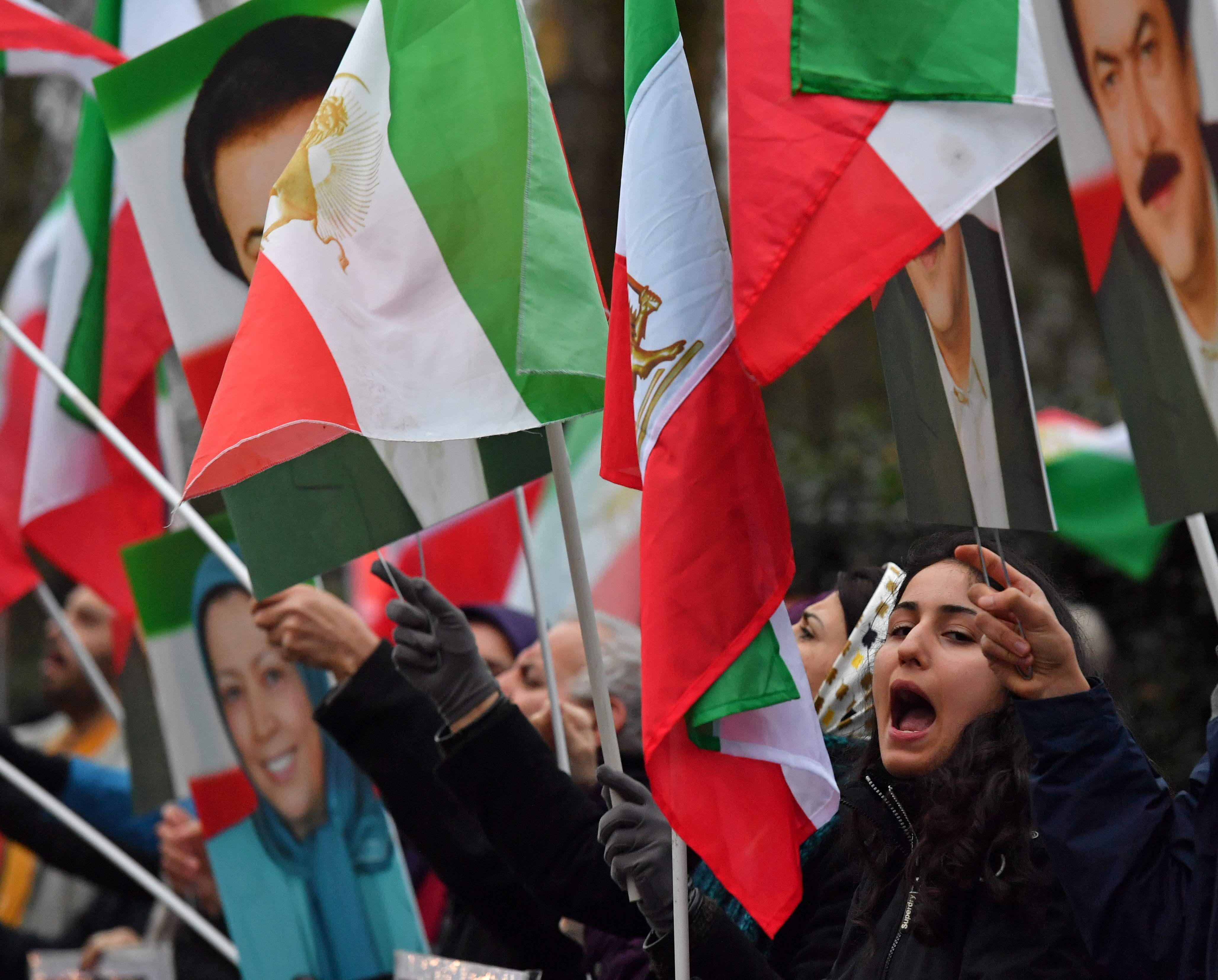 إيرانيون يتظاهرون فى لندن تضامنا مع ثورة الفقراء
