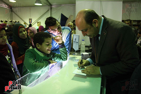 مصر للطيران تعلم الأطفال قواعد السفر (9)
