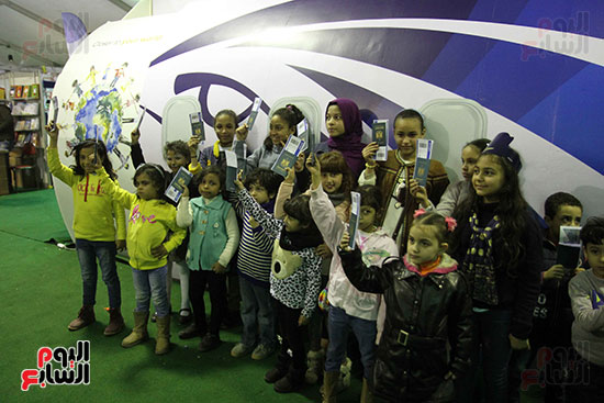 مصر للطيران تعلم الأطفال قواعد السفر (7)