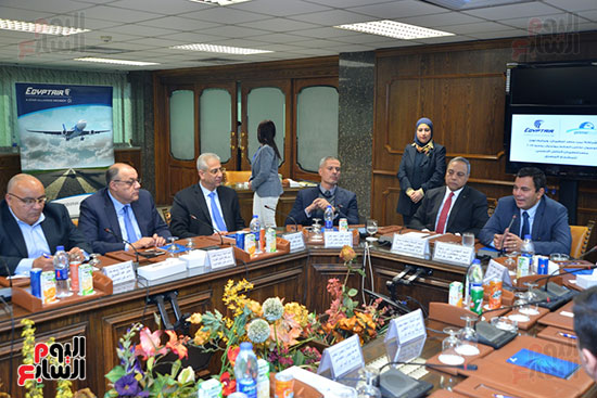  توقيع عقد شراكة بين مصر للطيران وپرايم تورز لتسيير رحلات شارتر لروسيا (2)
