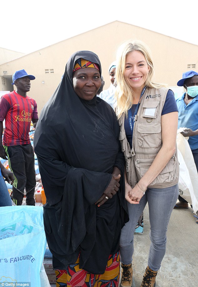 سيينا ميللر في نيجيريا  (4)