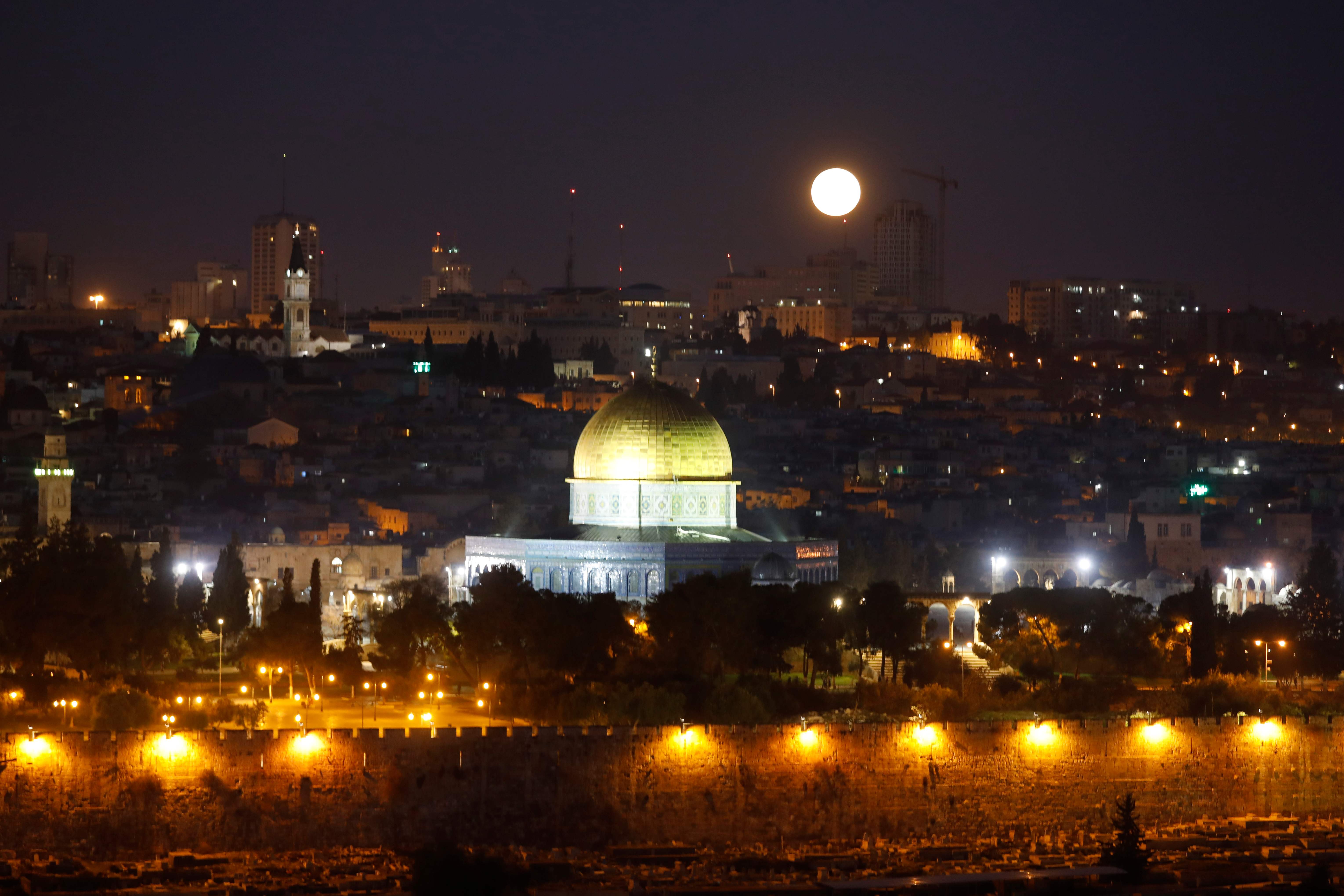 الخسوف القمرى الأزرق فى مدينة القدس