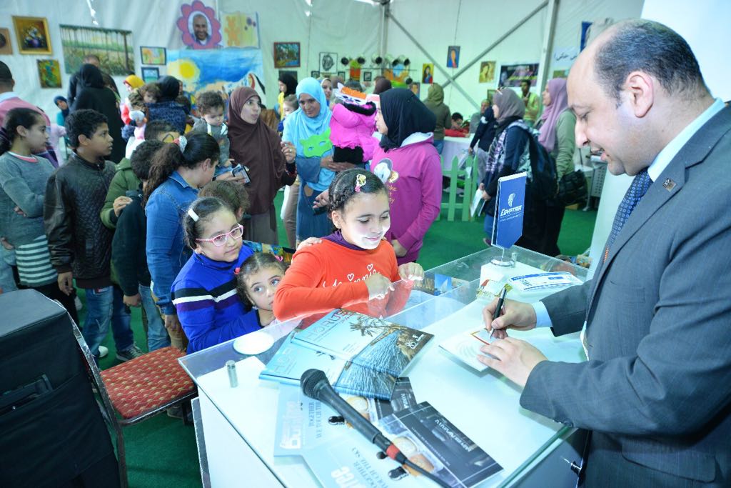 مصر للطيران تنظم مسابقات للشباب وورش للأطفال (4)