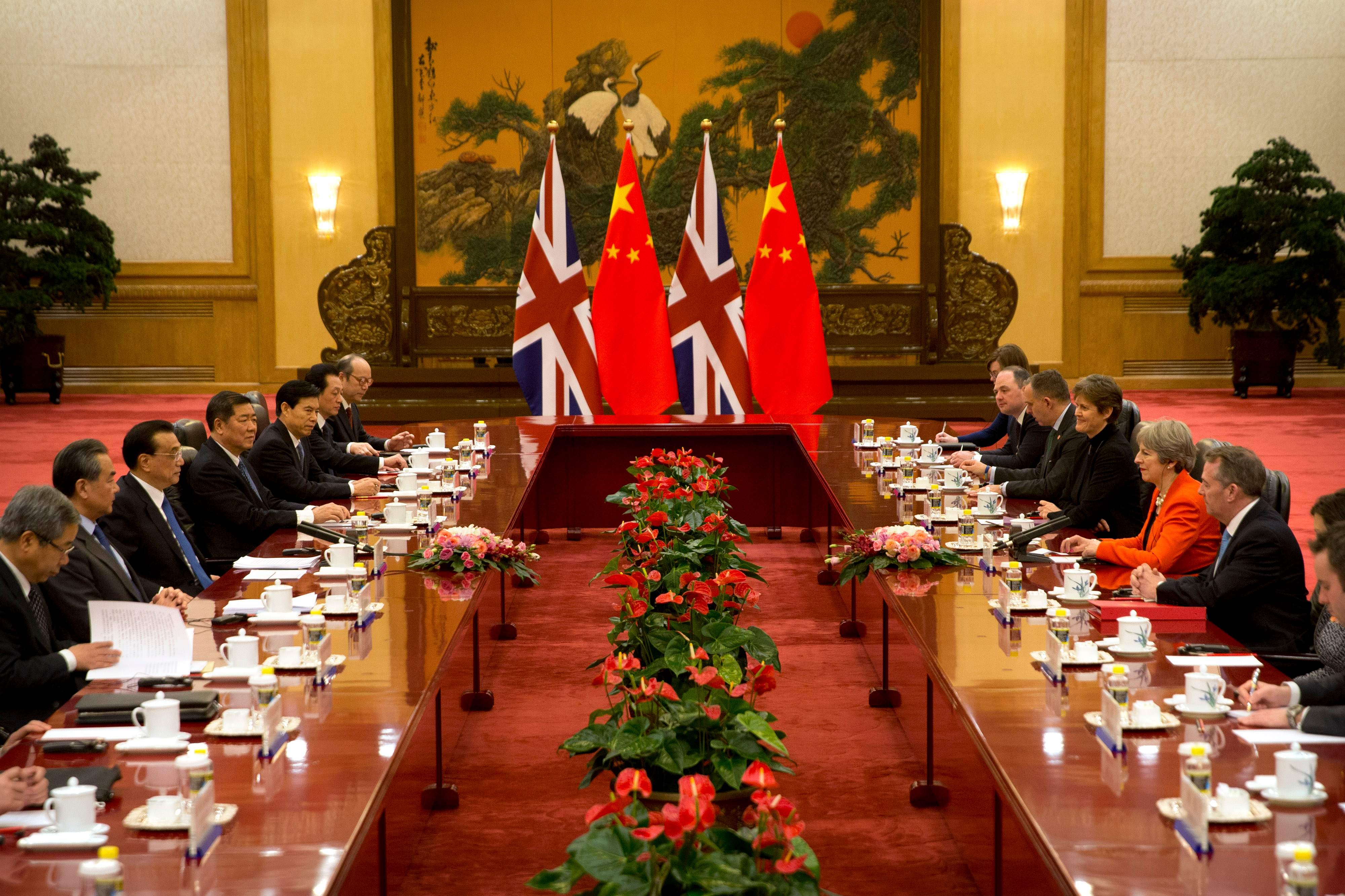اجتماع تيريزا ماى ورئيس مجلس الدولة الصينى