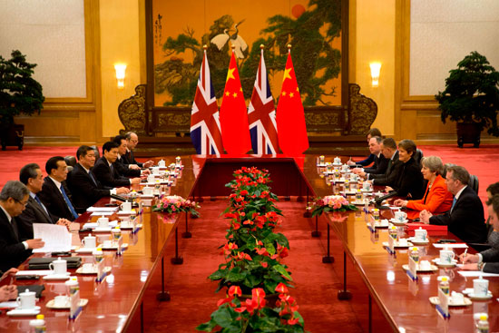 اجتماع بين تيريزا ماى ورئيس مجلس الدولة الصينى