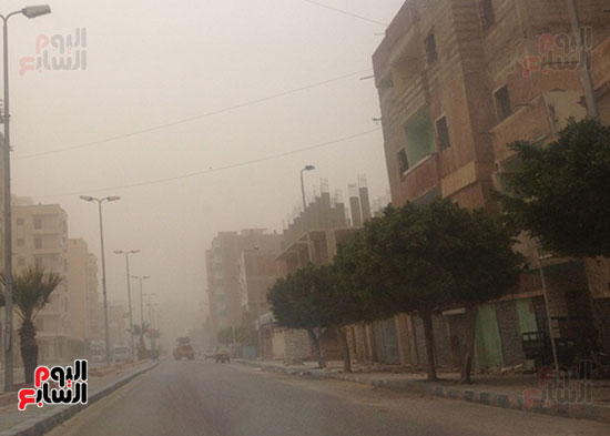   طقس سيئ على محافظة مطروح والسحب الترابية تحجب الشمس