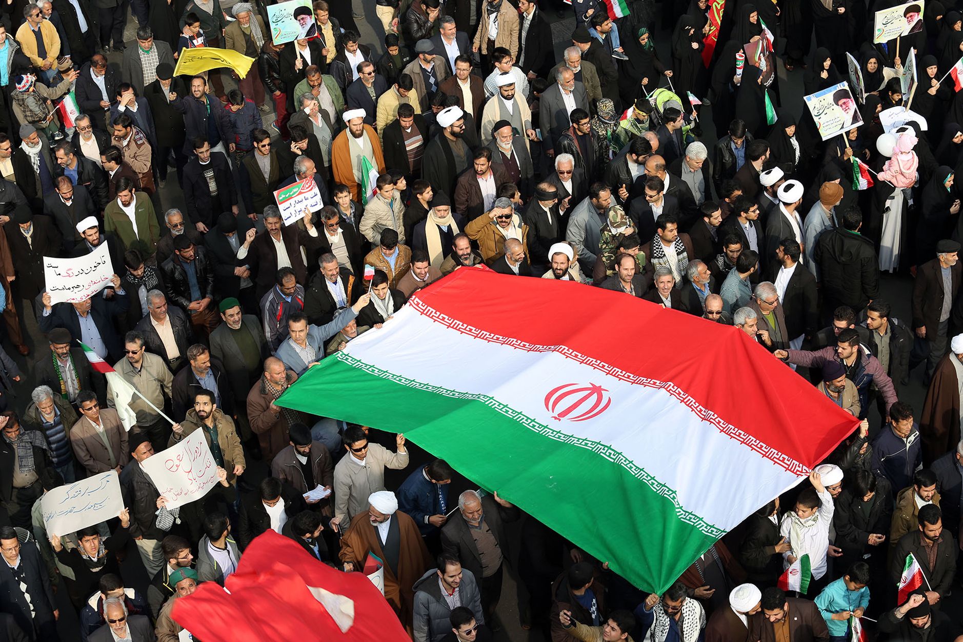 مسيرات مؤيدة لنظام حسن روحانى فى ايران