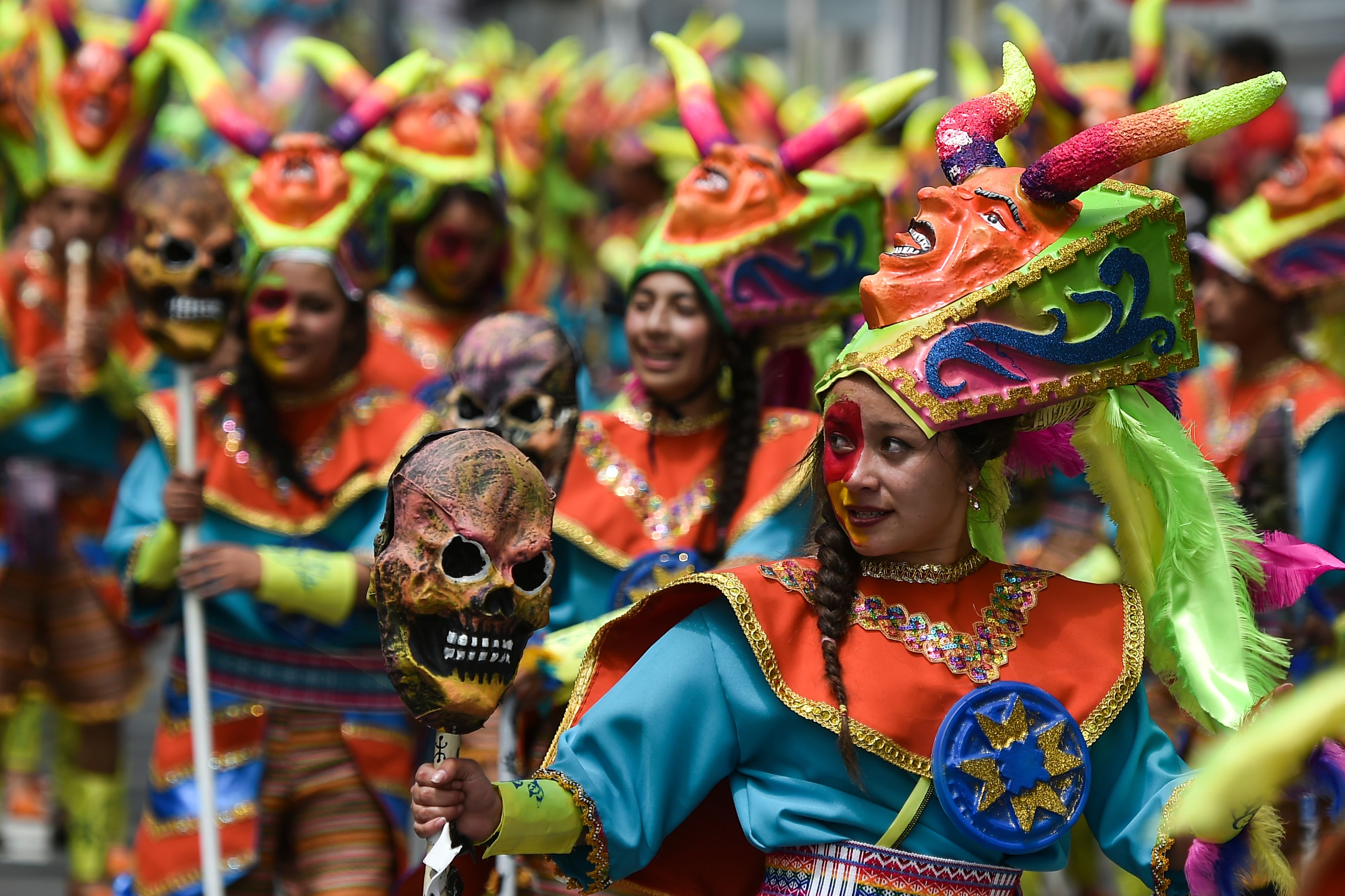 انطلاق مهرجان السود والبيض بكولومبيا