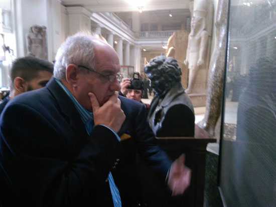 زيارة-نائب-وزير-الخارجية-اليونانى-تيرانس-كويك-بالمحتحف-المصرى