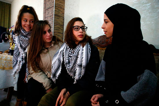 حديث نور التميمى مع أقاربها بعد الإفراج 