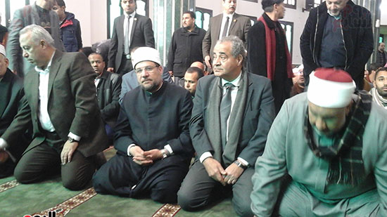 صور وزيرا الأوقاف والتموين يفتتحان مسجدًا بالشرقية (1)