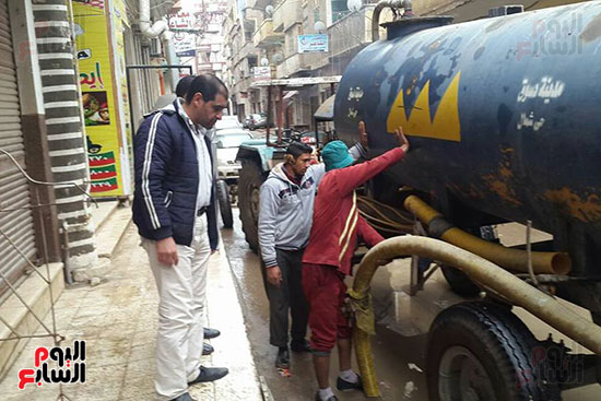 جانب من رفع مياه الامطار بشوارع دسوق