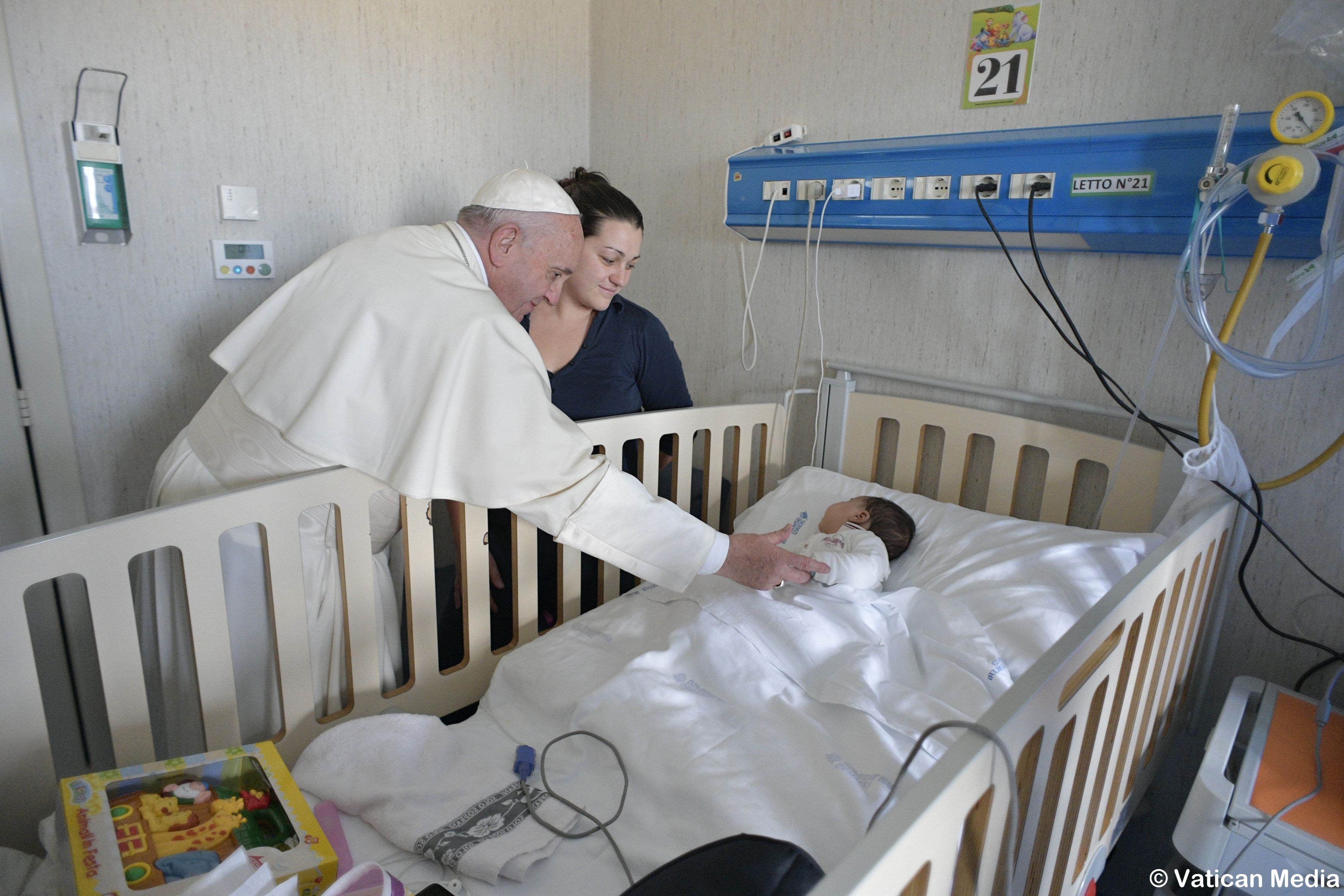 زيارة بابا الفاتيكان للمستشفى 