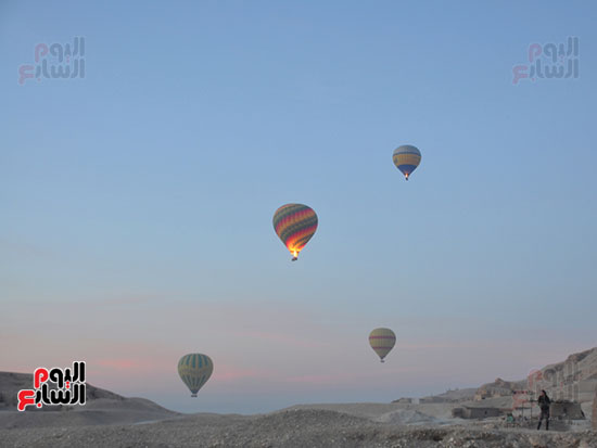  رحلات البالون خلال تحليقها فى جبال الاقصر