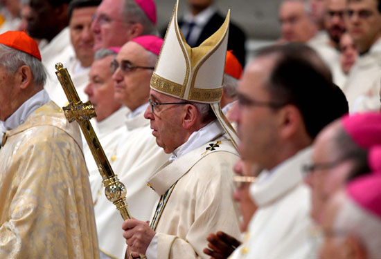 بابا الفاتيكان يقود احتفالات عيد الغطاس