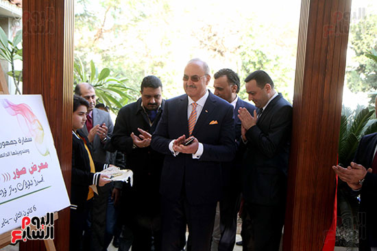 سفير العراق فى مصر وطاقم السفارة فى افتتاح احتفالية السفارة بعيد النصر