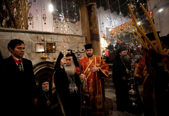 بطريرك القدس الأرثوذكسى يقود قداس عيد الغطاس