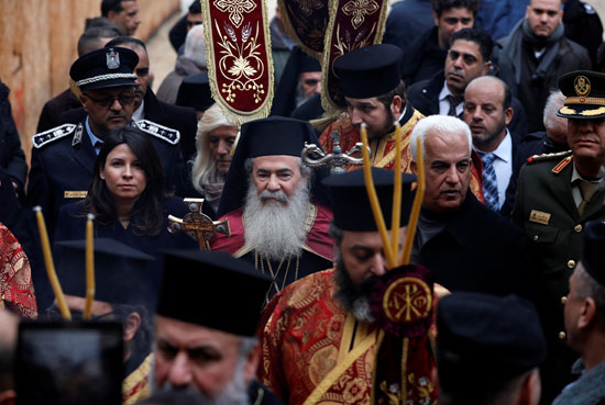 الشرطة تؤمن قافلة بطريرك القدس الأرثوذكسى بالضفة الغربية